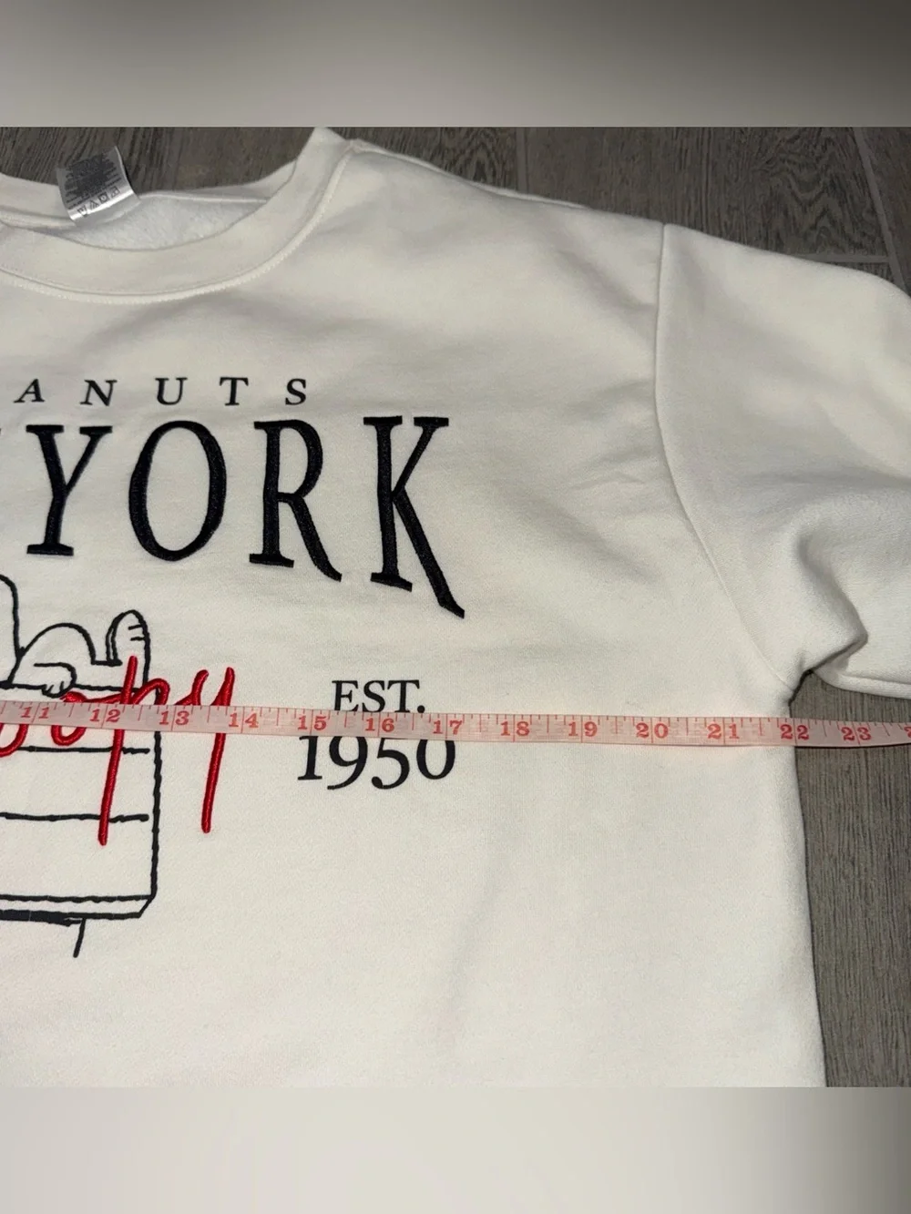 Peanuts Snoopy Embroidered Pullover Sweatshirt XL Ivory New York - Picture 5 of 8